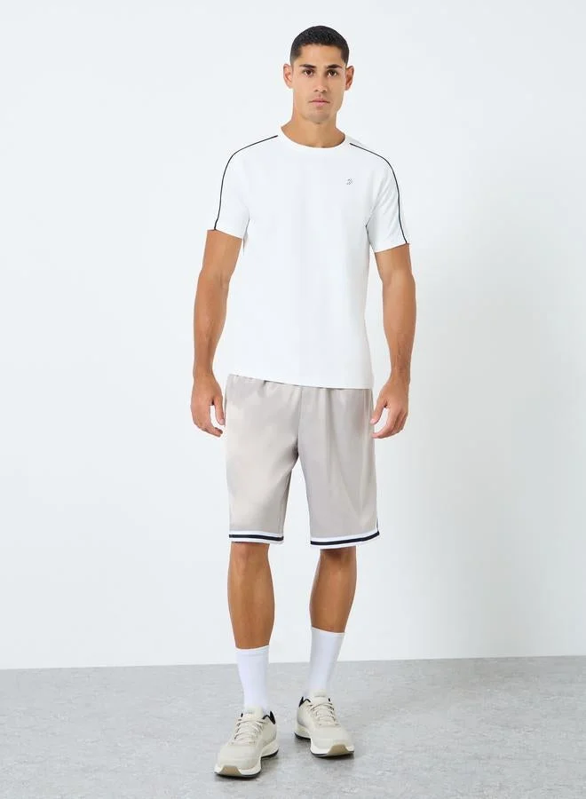 ستايلي اكتيف تيشيرت تمرين بتفاصيل مُتباينة على الكتف